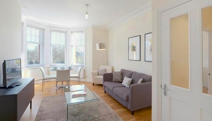 1 Bedroom Flat To Rent In Hamlet Gardens, Ravenscourt Park, London, W6