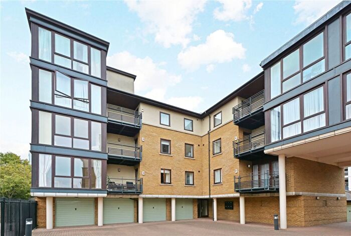 2 Bedroom Flat To Rent In Arran House, Raleana Road, London, E14
