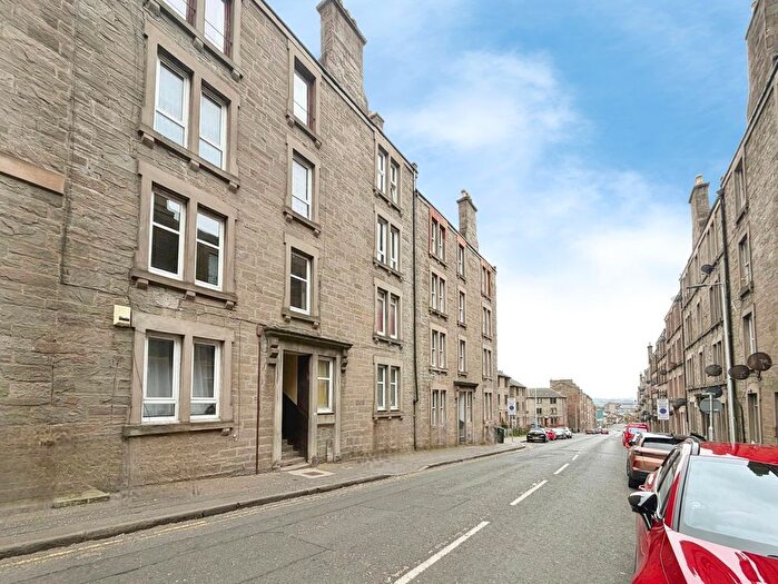 2 Bedroom Flat To Rent In Provost Road, Dundee, DD3