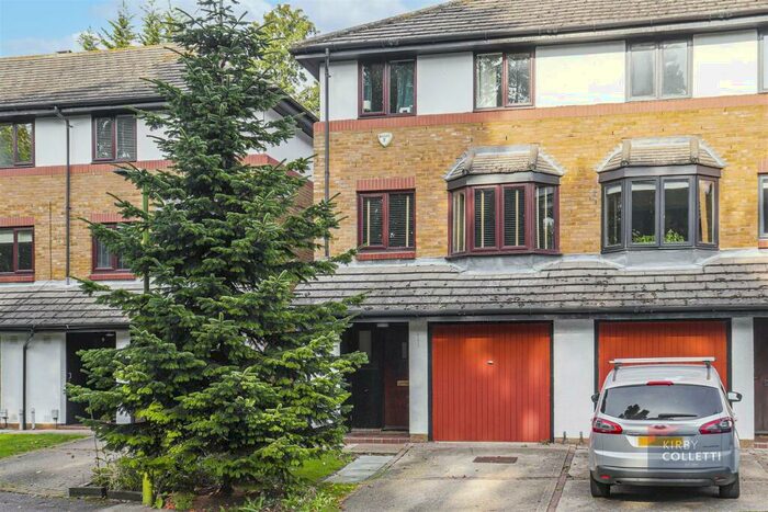 4 Bedroom Town House To Rent In The Knowle, Hoddesdon, EN11