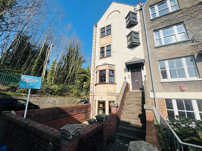 2 Bedroom Flat To Rent In B Top Floor Flat, Eastfield Road, Cotham, Bristol, PC00