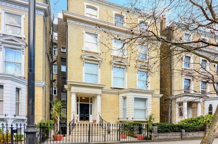 3 Bedroom Flat To Rent In Cromwell Road, Kensington, London, SW5