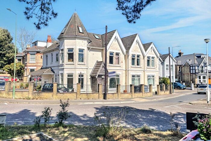 2 Bedroom Flat To Rent In Westbourne, BH4