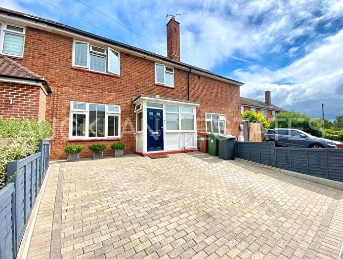 3 Bedroom Terraced House For Sale In Coningsby Drive, Potters Bar, EN6