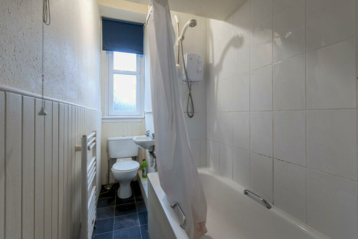 3 Bedroom Flat To Rent In Dalmeny Street Leith Walk United Kingdom, EH6