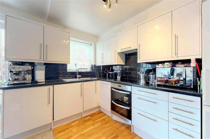 2 Bedroom Flat To Rent In Webber Street, Southwark, SE1