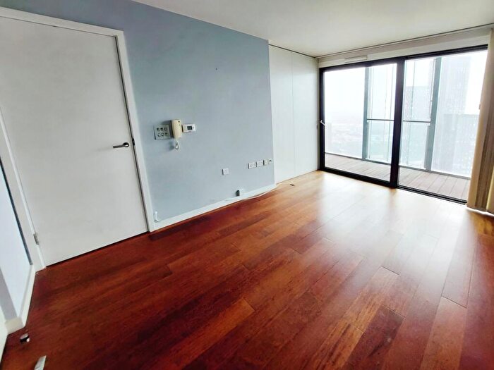 2 Bedroom Flat To Rent In Beetham Tower, Deansgate, Manchester, M3