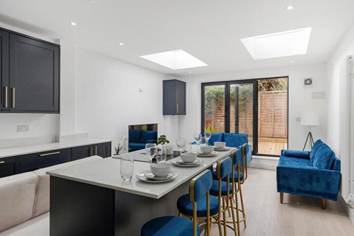 2 Bedroom Maisonette To Rent In Cavendish Road, Balham, SW12