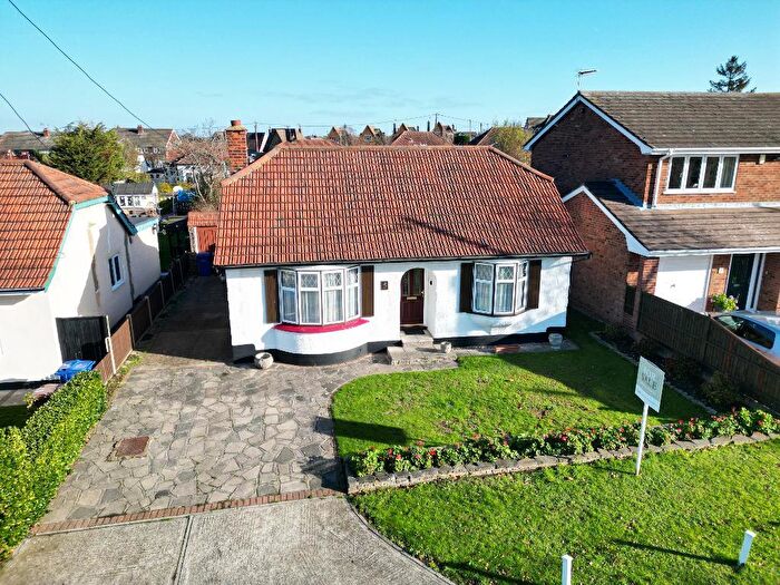 3 Bedroom Detached House For Sale In Chamberlain Avenue, Corringham, Essex, SS17