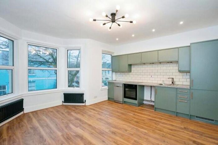 2 Bedroom Flat For Sale In Ashdown Road, Worthing, BN11