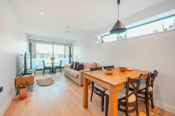 1 Bedroom Flat To Rent In Whetstone Green Apartments, Whetstone, London, N20