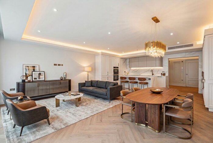 3 Bedroom Flat For Sale In Coronation Road, Ascot, Berkshire, SL5