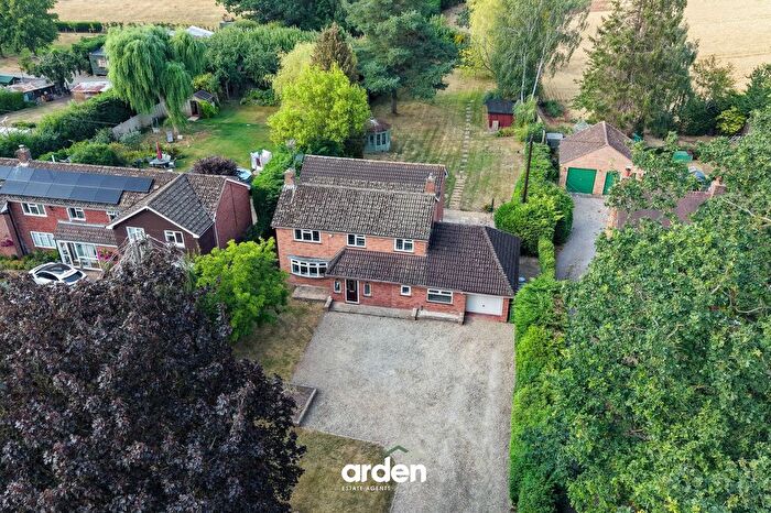 4 Bedroom Detached House For Sale In Alcester Road, Radford, WR7