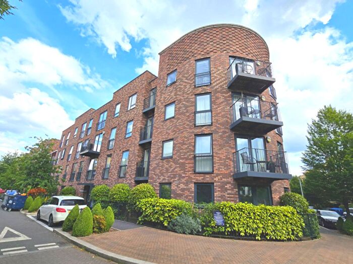 3 Bedroom Flat To Rent In Letchworth Road, Stanmore, HA7