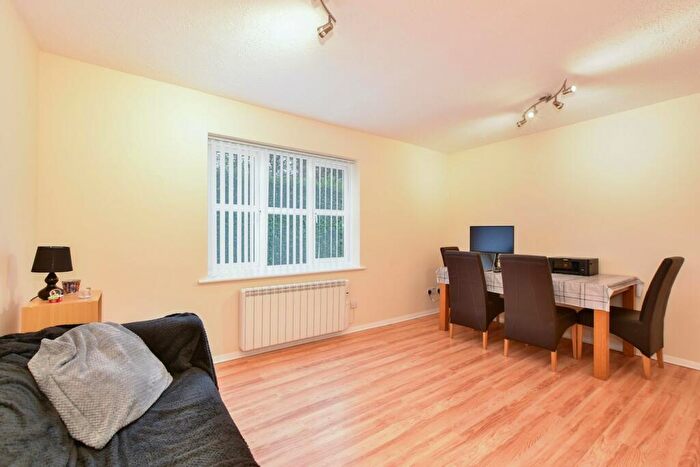 2 Bedroom Maisonette For Sale In Derwent Close, Amersham, HP7