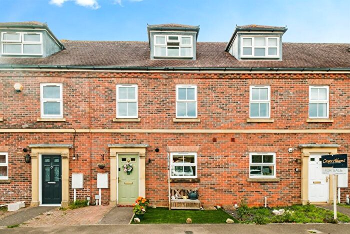 4 Bedroom Terraced House For Sale In Highdown Close, Angmering, Littlehampton, BN16