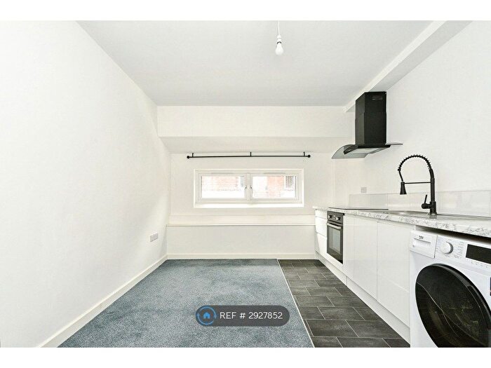 1 Bedroom Flat To Rent In Brown St, Salisbury, SP1
