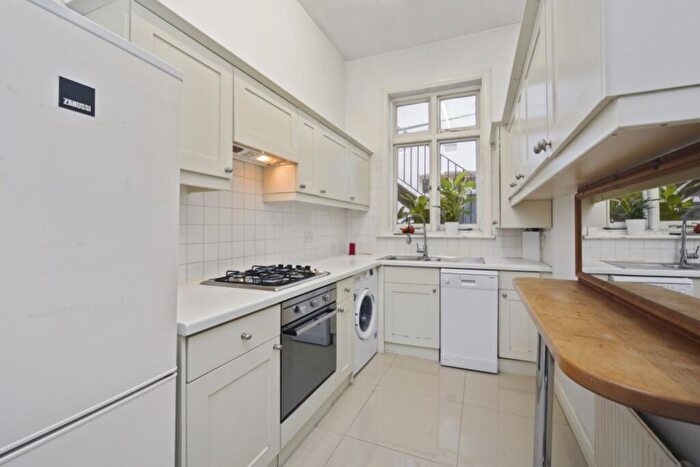 2 Bedroom Apartment To Rent In Cleve Road, West Hampstead, NW6