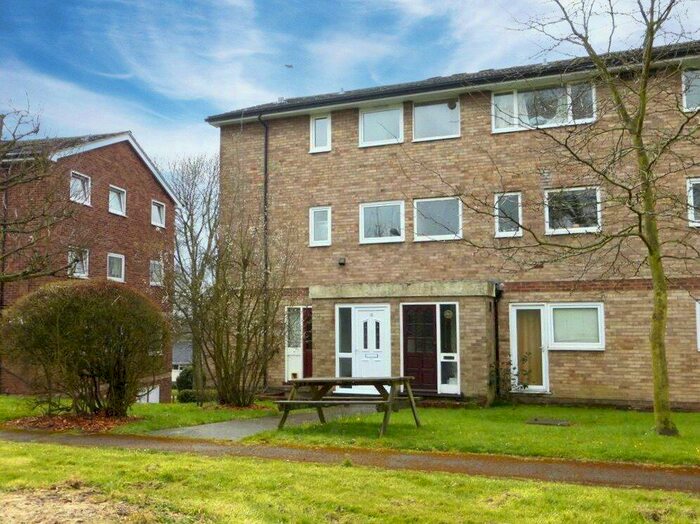 3 Bedroom Maisonette To Rent In Denham Close, Maidenhead, Berkshire, SL6