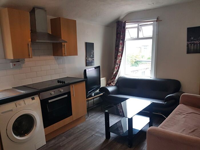 2 Bedroom Flat To Rent In Cathays Terrace, Cardiff, CF24