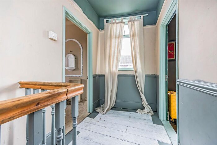 3 Bedroom End Of Terrace House For Sale In Queens Road, Portsmouth, PO2