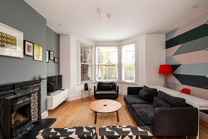 2 Bedroom Apartment For Sale In Chester Court, NW6