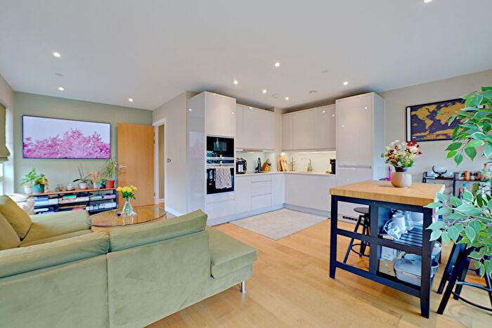 2 Bedroom Flat To Rent In Lismore Boulevard, NW9