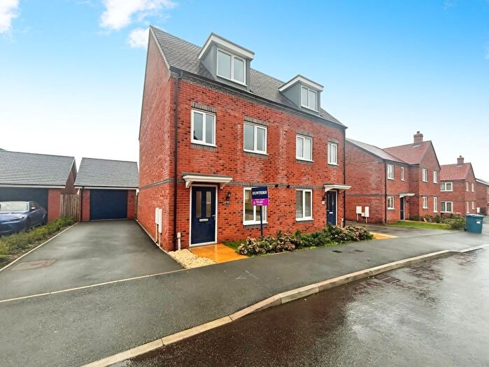 3 Bedroom Town House To Rent In Insley Avenue, Lichfield, WS14