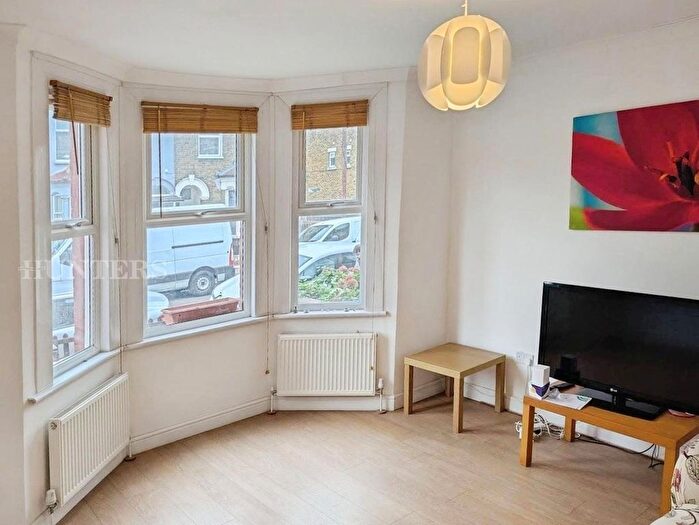 2 Bedroom Flat To Rent In Hanover Road, London, N15