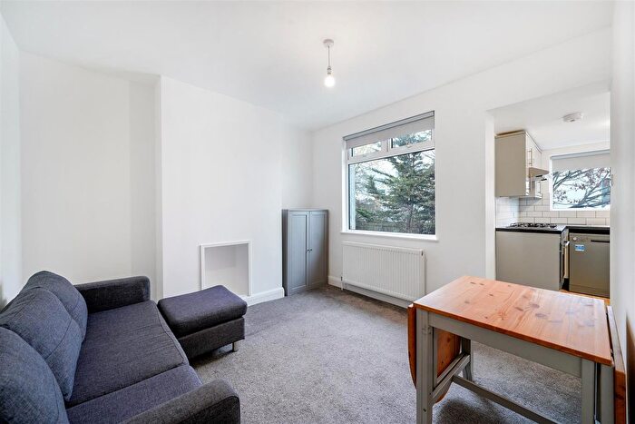 3 Bedroom Maisonette To Rent In Southview Avenue, London, NW10