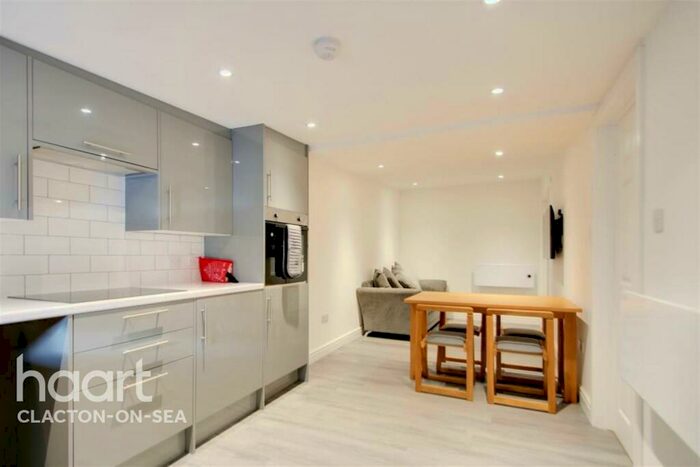 1 Bedroom Flat To Rent In Rosemary Road, CO15