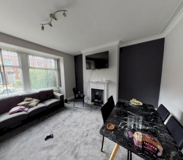 6 Bedroom Terraced House To Rent In Headingley Avenue, Leeds, West Yorkshire, LS6