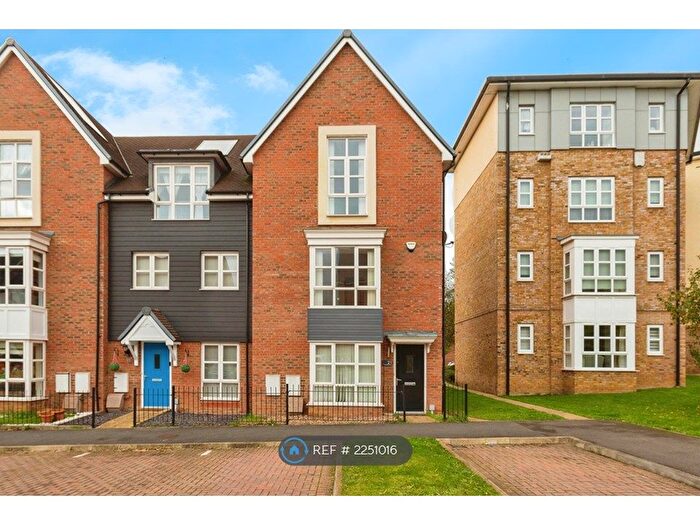 4 Bedroom End Of Terrace House To Rent In Drewitt Place, Aylesbury Vale, Aylesbury, HP21