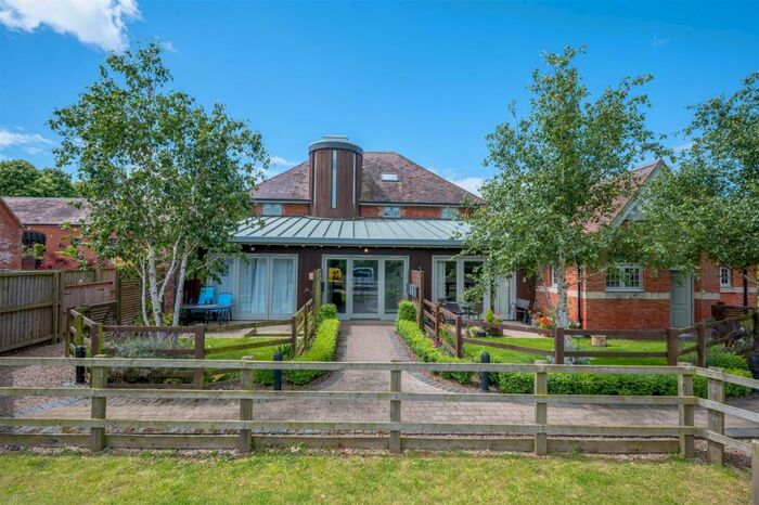 2 Bedroom Apartment For Sale In Upper Skilts Farm, Gorcott Hill, Beoley, B98