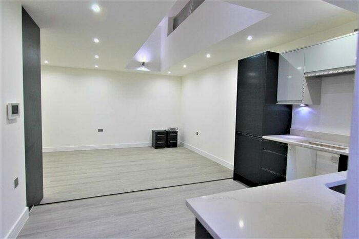 Apartment To Rent In Wick Lane, London, E3