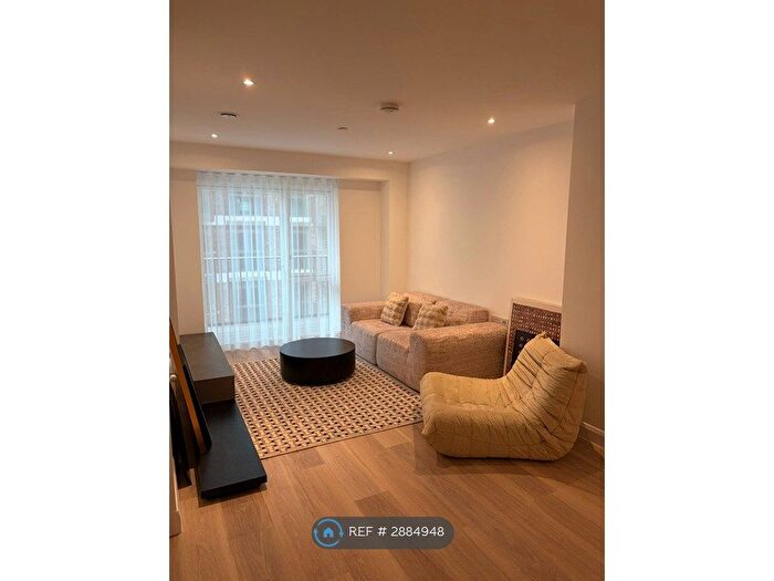 2 Bedroom Flat To Rent In Ellipse House, London, E16