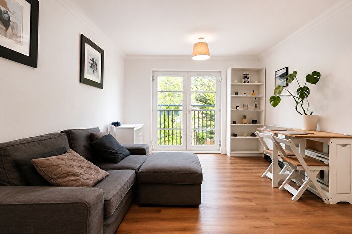 1 Bedroom Flat For Sale In Oakham House, Horn Lane, Acton, W3