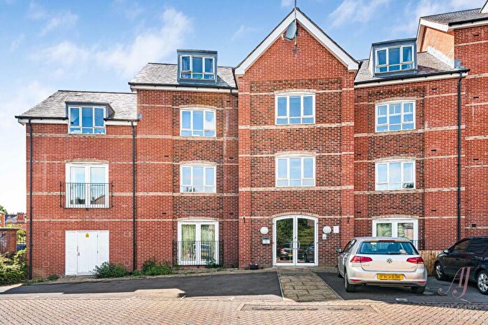 3 Bedroom Apartment For Sale In Little Mill Court, Stroud, GL5