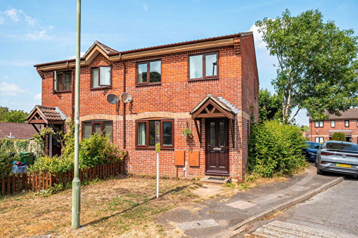 3 Bedroom Semi-Detached House For Sale In Beethoven Road, Basingstoke, RG22