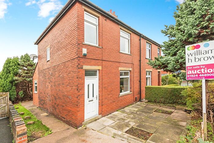 3 Bedroom Semi-detached House For Sale In Rathlin Road, Dewsbury, WF12