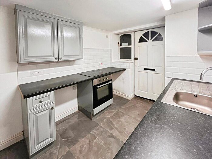 1 Bedroom Flat To Rent In Maidstone Road, Chatham, Kent, ME4