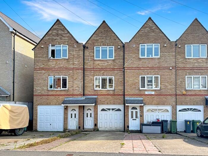 3 Bedroom Terraced House To Rent In West Hill Road, Cowes, PO31