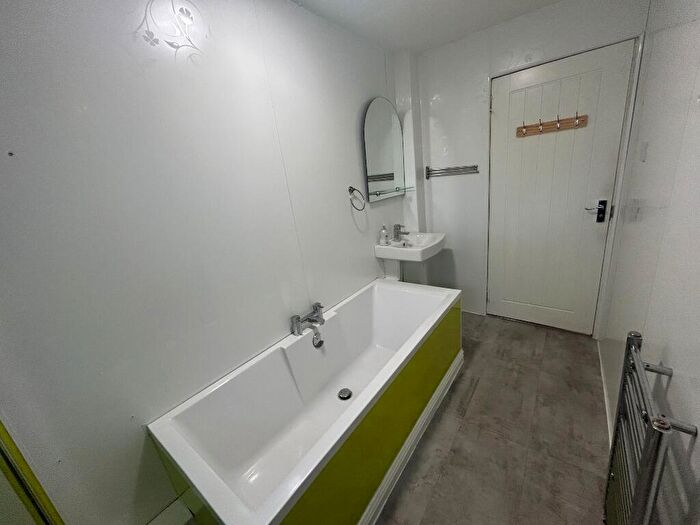 3 Bedroom Flat To Rent In Rosemount Street, Blochairn, Glasgow, G21