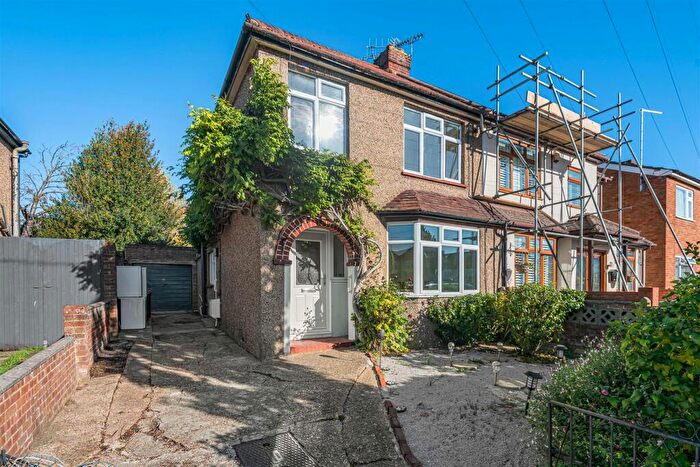 3 Bedroom Semi Detached House For Sale In Greenfern Avenue, Slough, SL1