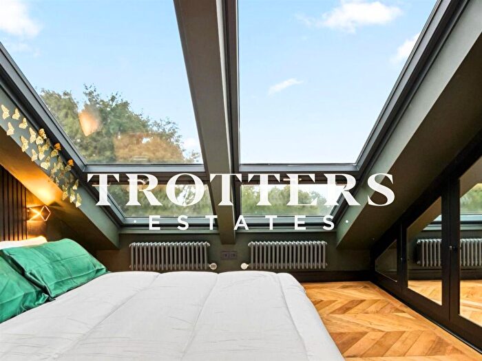1 Bedroom Terraced House To Rent In Tollgate Road, London, E6