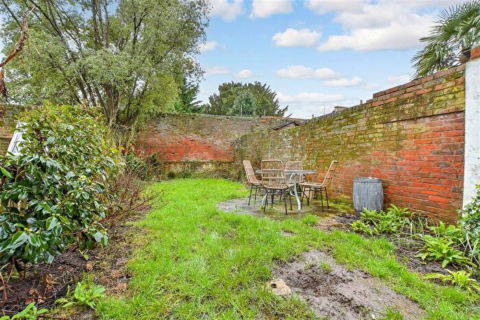 2 Bedroom End Terrace House For Sale In High Street, Hadlow, Tonbridge, Kent, TN11