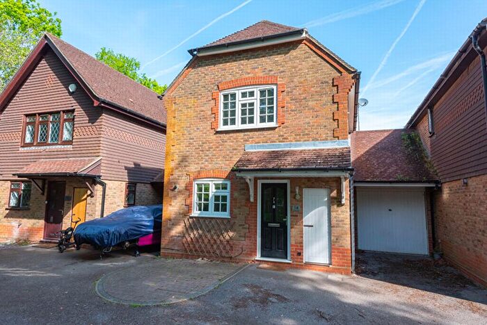 3 Bedroom Link Detached House To Rent In Herbs End, Farnborough, GU14