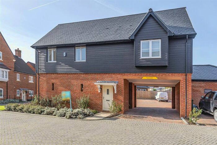 3 Bedroom Maisonette To Rent In Charlock Place, Warfield, Bracknell, Berkshire, RG42