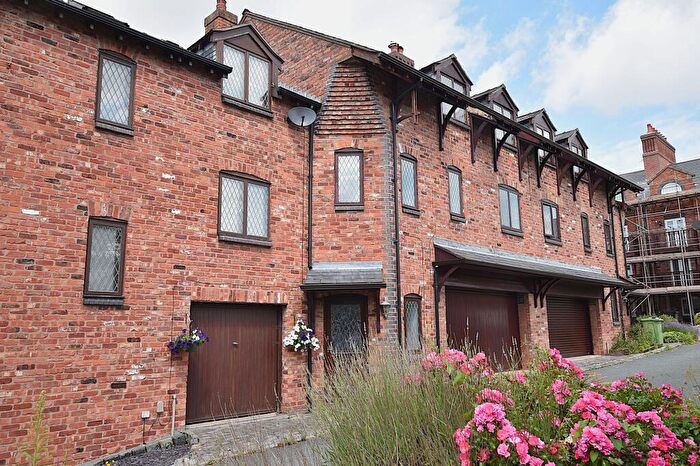 4 Bedroom Terraced House For Sale In Roan House Way, Macclesfield, SK11
