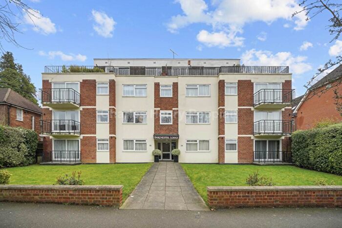 2 Bedroom Apartment To Rent In Holden Road, Woodside Park, N12